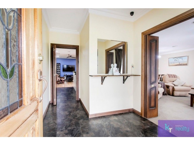 27 Highfield Drive, Aberfoyle Park SA 5159