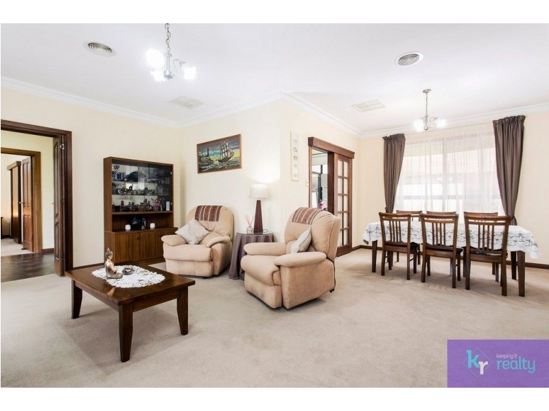 27 Highfield Drive, Aberfoyle Park SA 5159