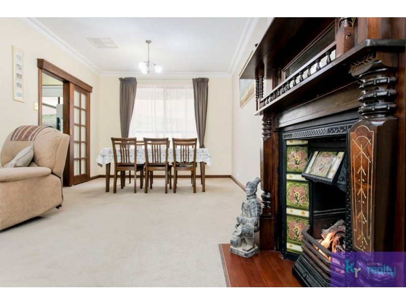 27 Highfield Drive, Aberfoyle Park SA 5159