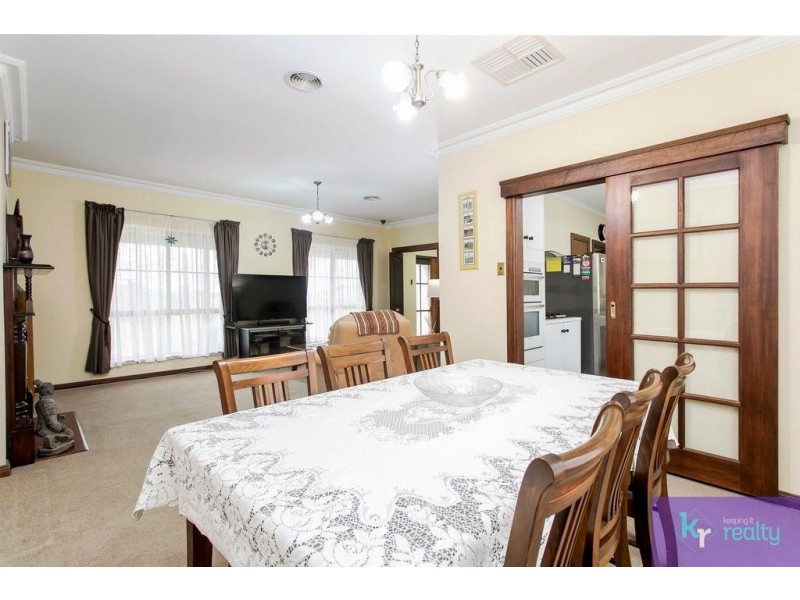 27 Highfield Drive, Aberfoyle Park SA 5159