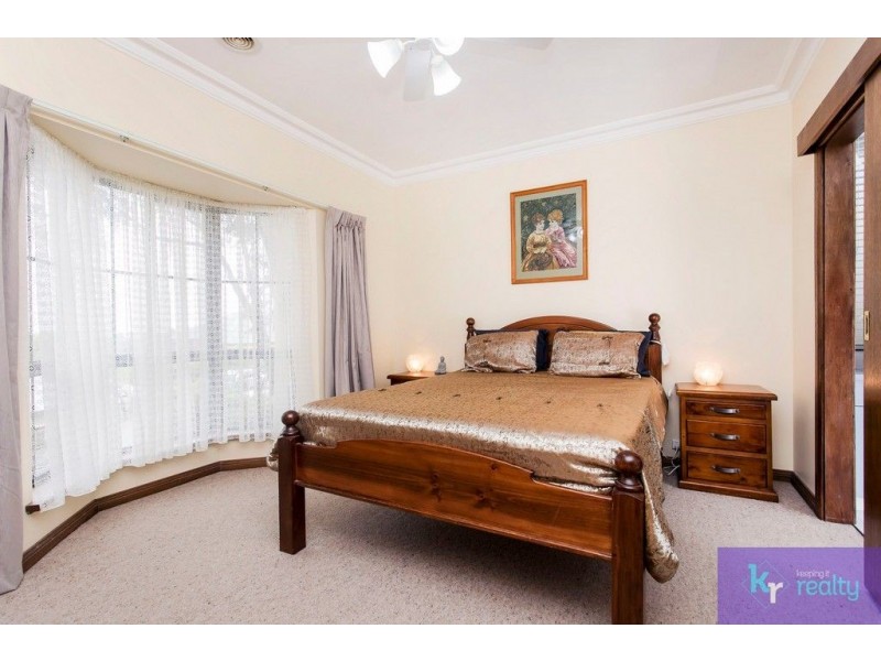 27 Highfield Drive, Aberfoyle Park SA 5159