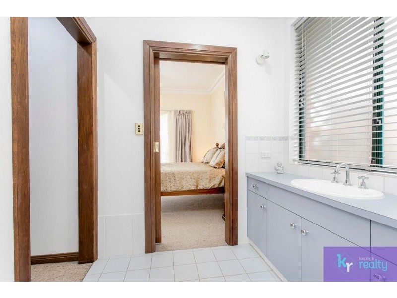 27 Highfield Drive, Aberfoyle Park SA 5159