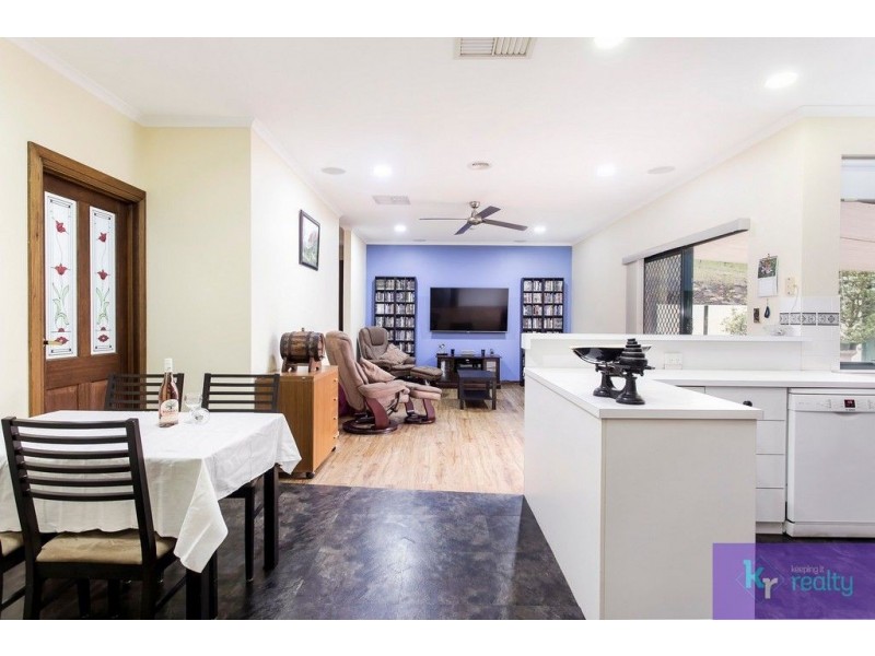 27 Highfield Drive, Aberfoyle Park SA 5159