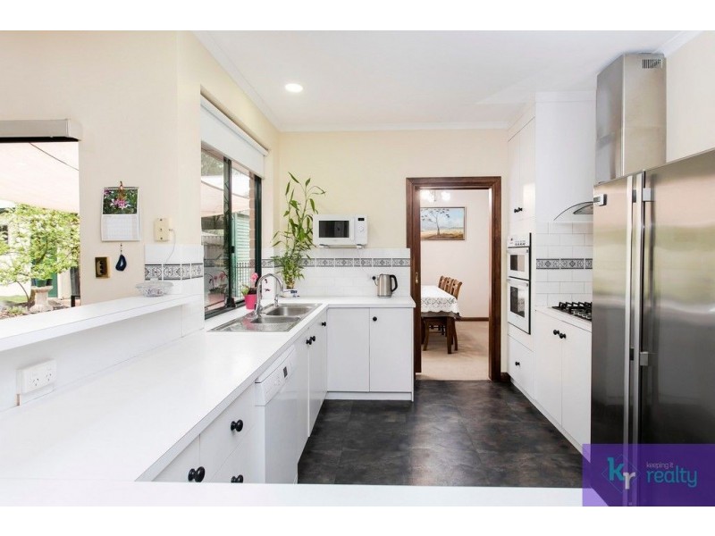 27 Highfield Drive, Aberfoyle Park SA 5159