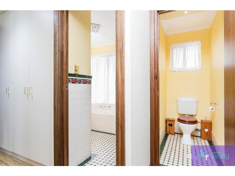 27 Highfield Drive, Aberfoyle Park SA 5159