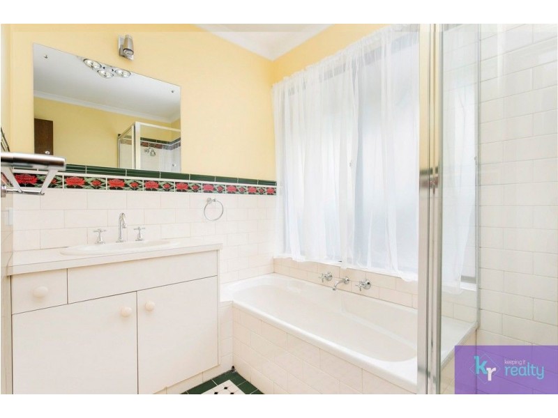 27 Highfield Drive, Aberfoyle Park SA 5159