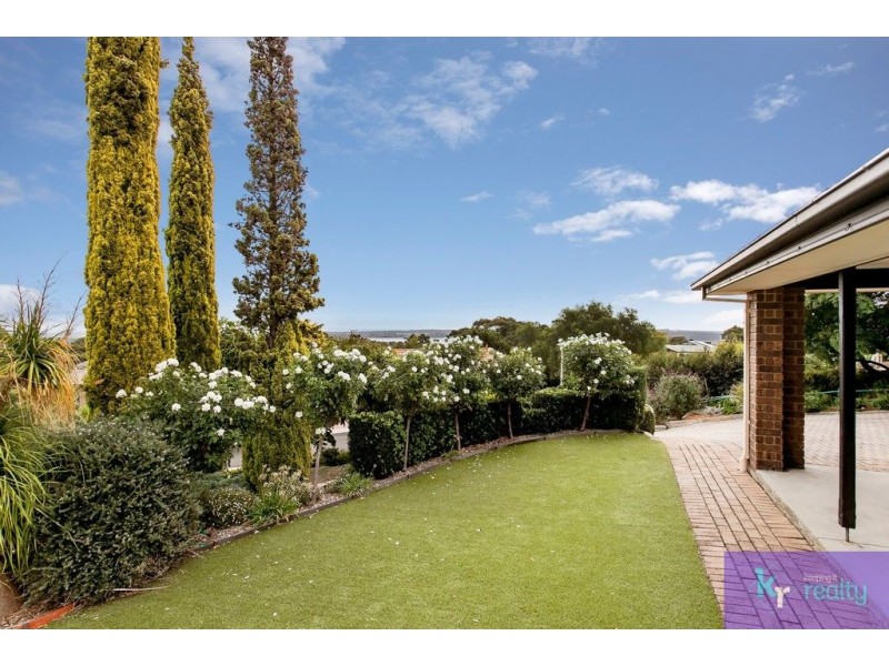 11 Highfield Drive, Aberfoyle Park SA 5159