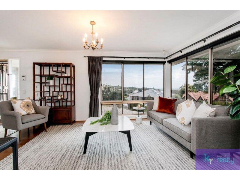 11 Highfield Drive, Aberfoyle Park SA 5159