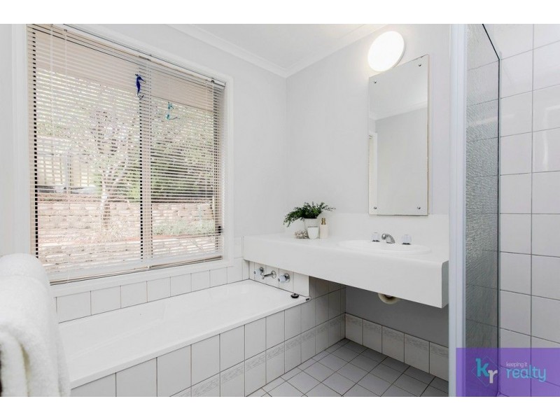 11 Highfield Drive, Aberfoyle Park SA 5159