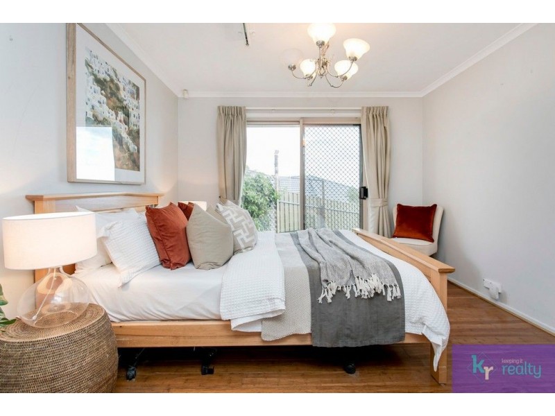 11 Highfield Drive, Aberfoyle Park SA 5159