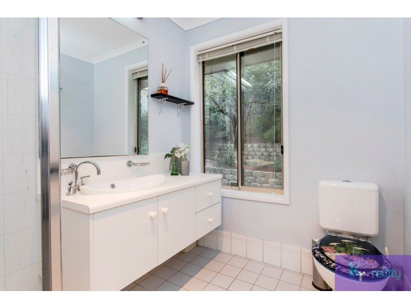 11 Highfield Drive, Aberfoyle Park SA 5159