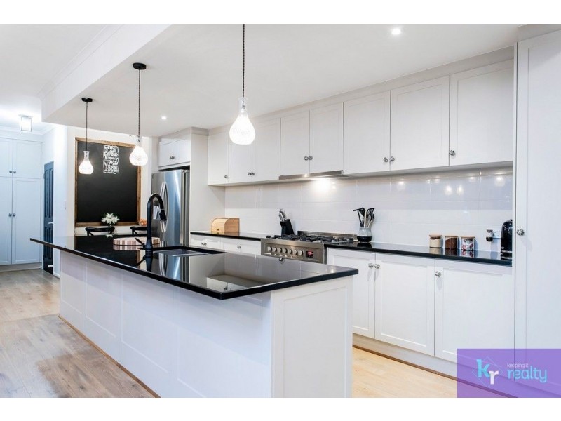 2 Honeysuckle Way, Mount Barker SA 5251