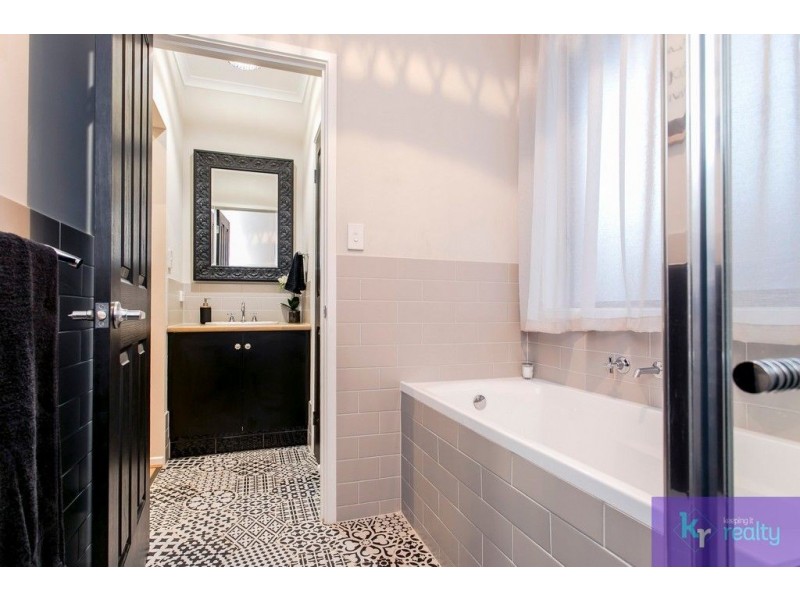 2 Honeysuckle Way, Mount Barker SA 5251