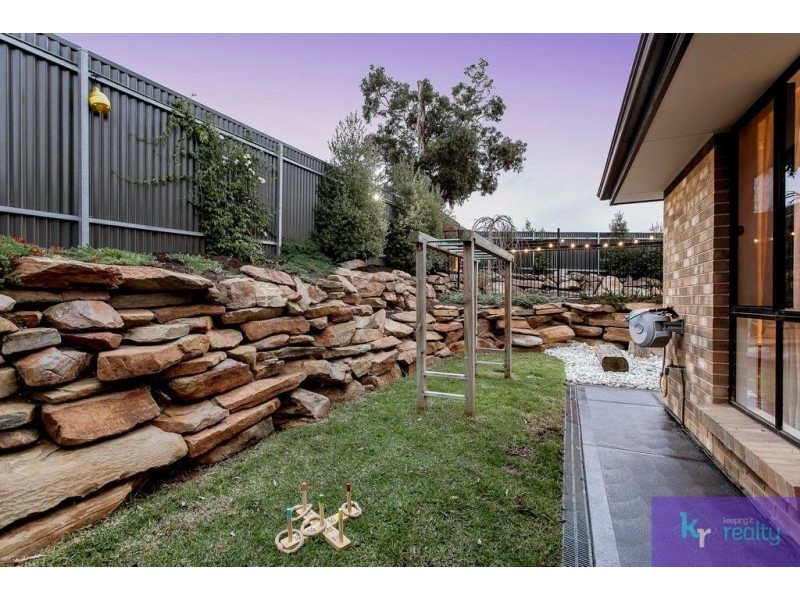 2 Honeysuckle Way, Mount Barker SA 5251