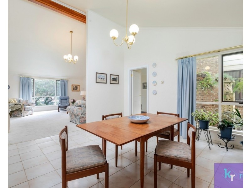 11 Crossing Road, Aberfoyle Park SA 5159