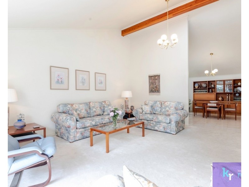 11 Crossing Road, Aberfoyle Park SA 5159