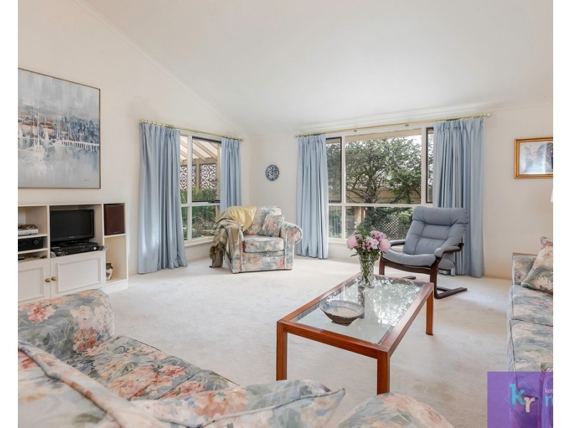 11 Crossing Road, Aberfoyle Park SA 5159