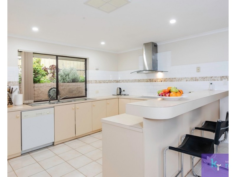 11 Crossing Road, Aberfoyle Park SA 5159