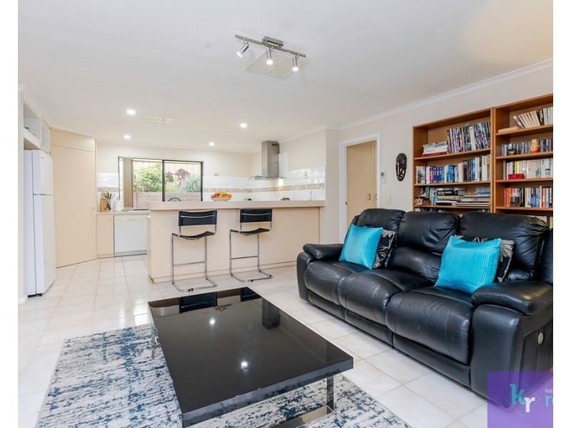 11 Crossing Road, Aberfoyle Park SA 5159