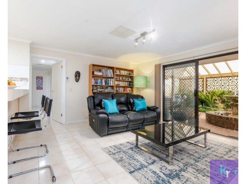 11 Crossing Road, Aberfoyle Park SA 5159