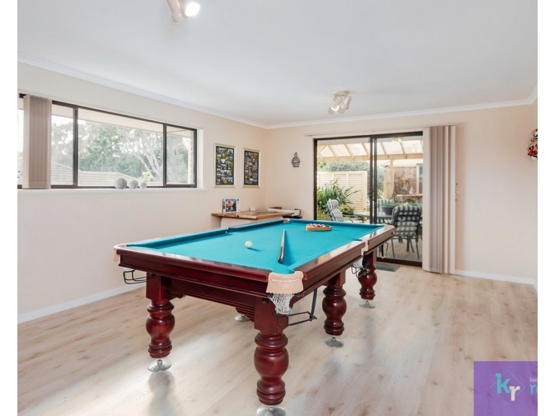 11 Crossing Road, Aberfoyle Park SA 5159