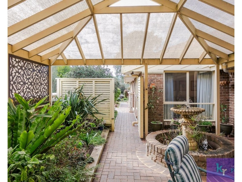 11 Crossing Road, Aberfoyle Park SA 5159