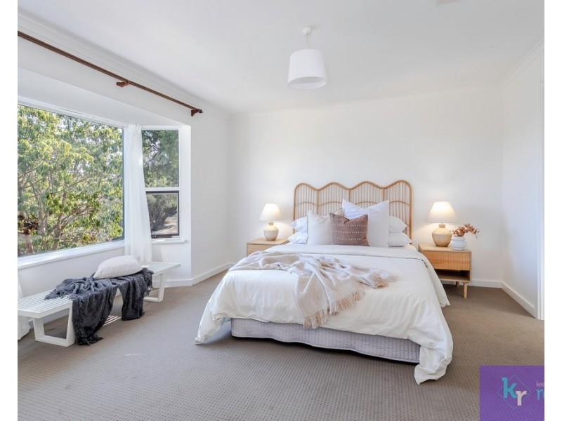 6 Coorabie Crescent, Hallett Cove SA 5158