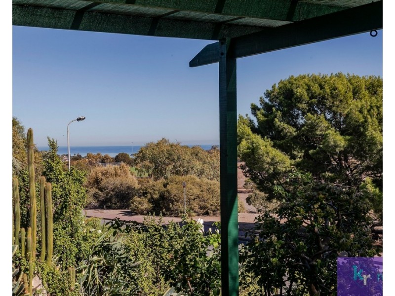 6 Coorabie Crescent, Hallett Cove SA 5158