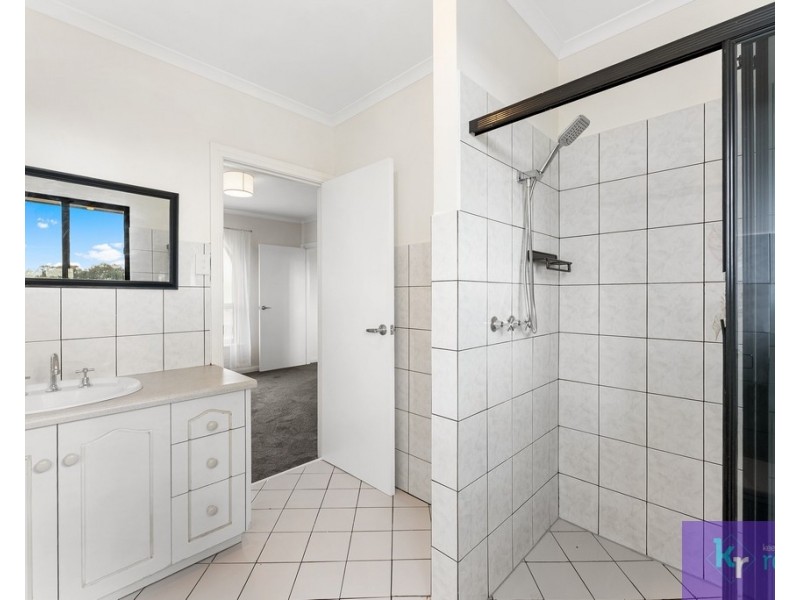 9 Featherstone Drive, Huntfield Heights SA 5163