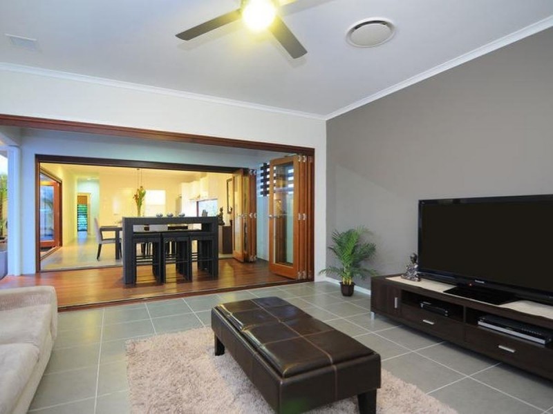 /33 Iridescent Drive, Trinity Park QLD 4879