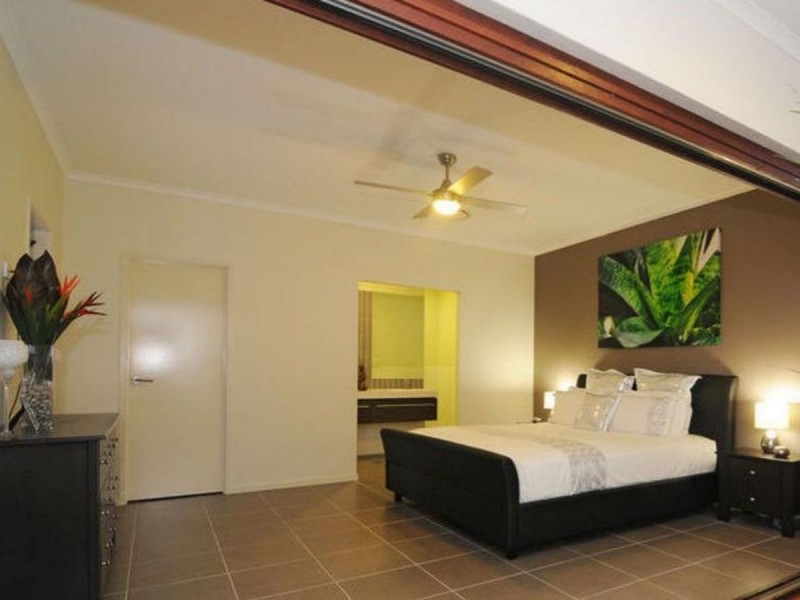 /33 Iridescent Drive, Trinity Park QLD 4879