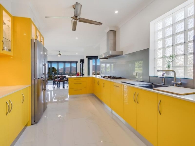 /3 Richmond Court, Mooroobool QLD 4870