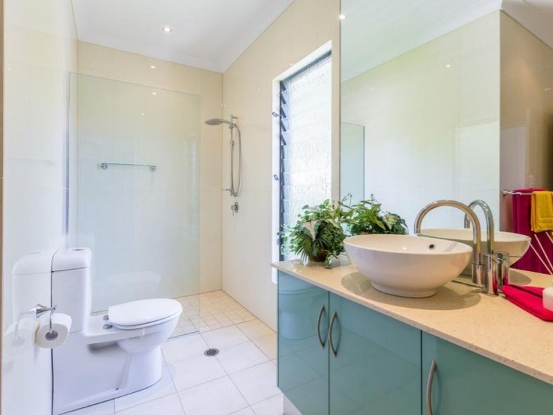 /3 Richmond Court, Mooroobool QLD 4870