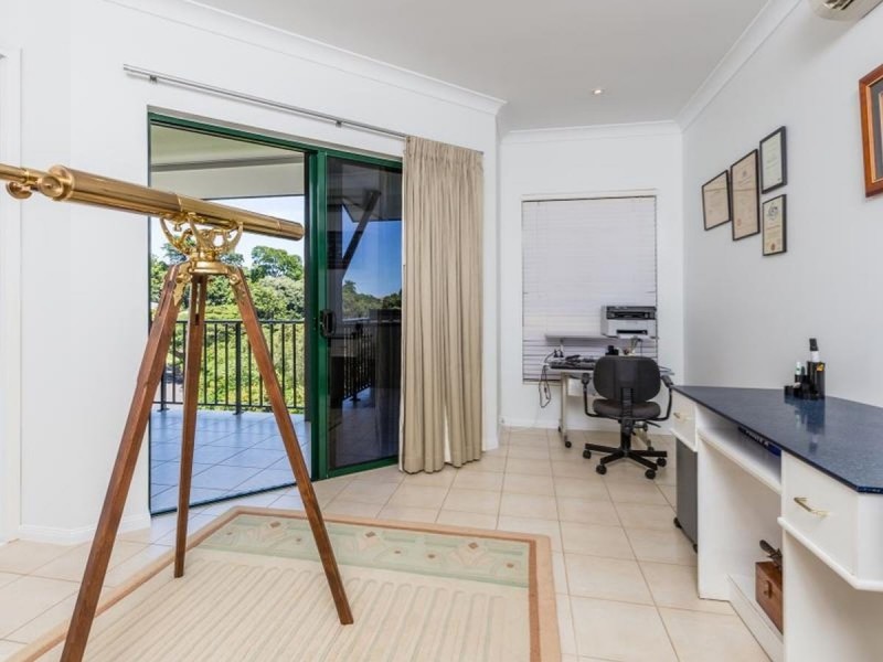 /3 Richmond Court, Mooroobool QLD 4870