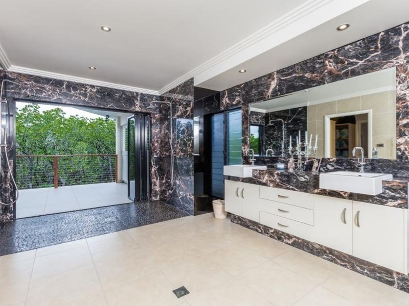/7 Icefire Quay, Trinity Park QLD 4879