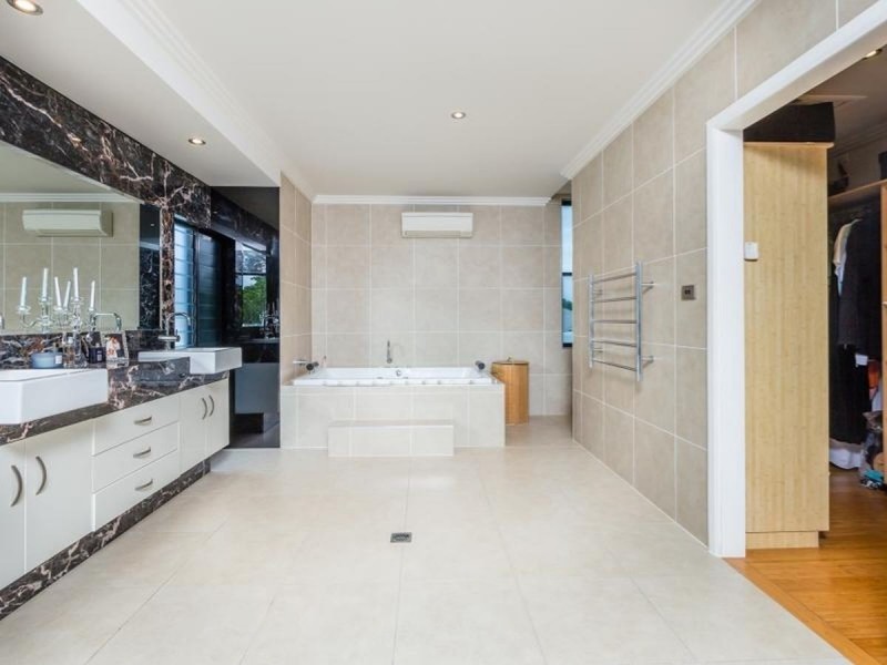 /7 Icefire Quay, Trinity Park QLD 4879