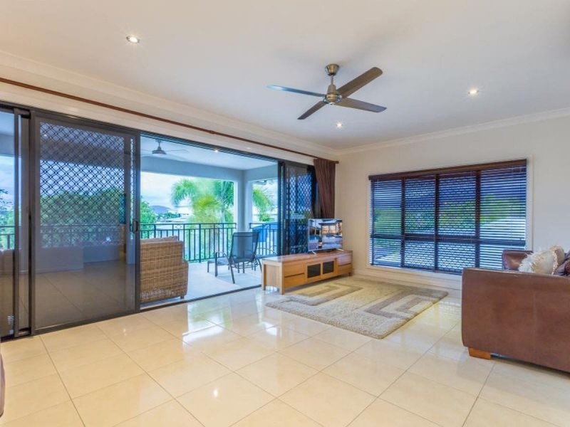 /54 Harbour Drive, Trinity Park QLD 4879
