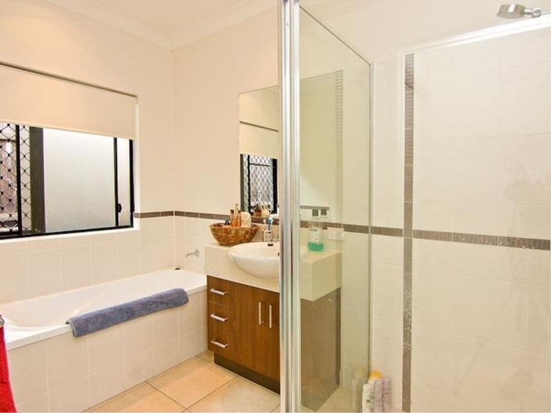 /8 Seclusion Drive, Palm Cove QLD 4879