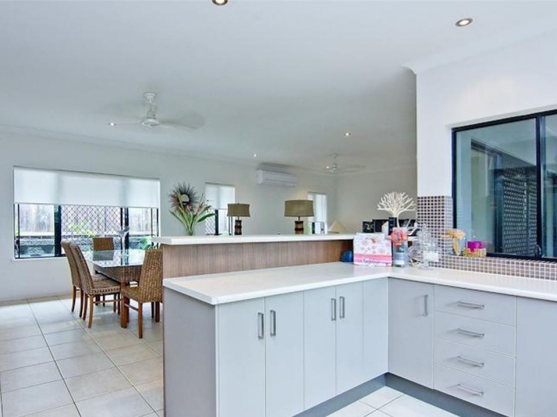 /8 Seclusion Drive, Palm Cove QLD 4879
