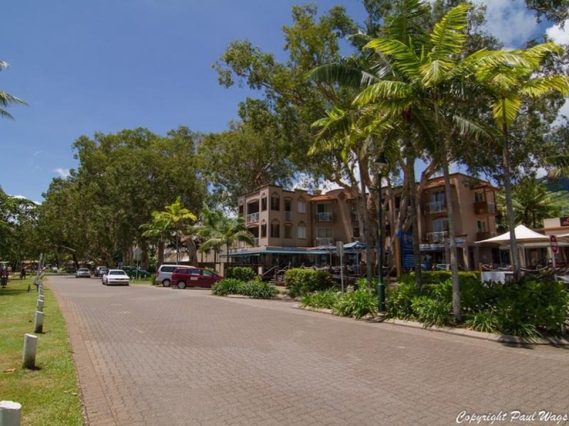 /8 Seclusion Drive, Palm Cove QLD 4879