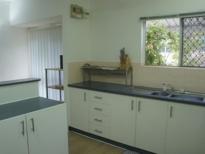 10/11-13 Pioneer Street, Manoora QLD 4870