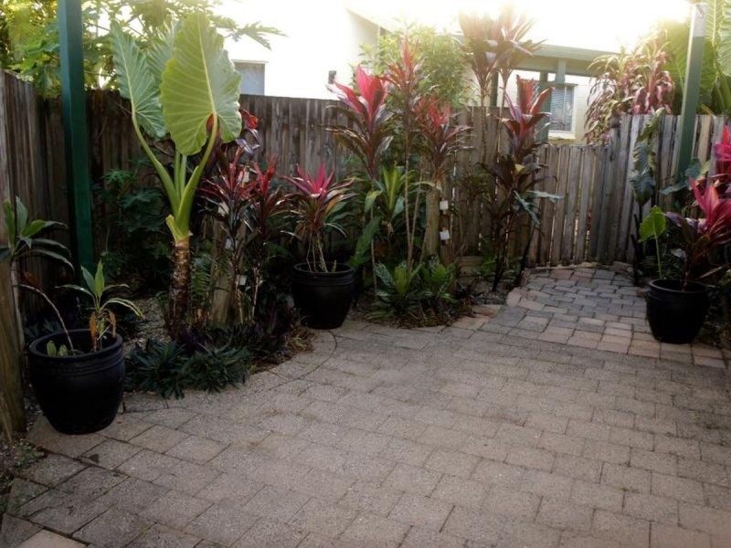 10/11-13 Pioneer Street, Manoora QLD 4870
