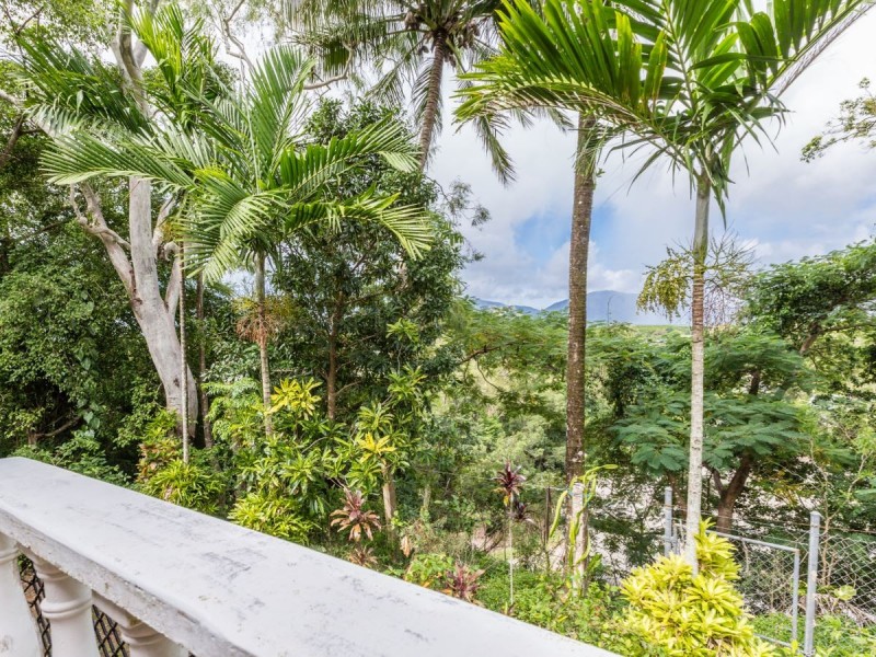 Unit 1-2-3/22-24 Collins Avenue, Edge Hill QLD 4870