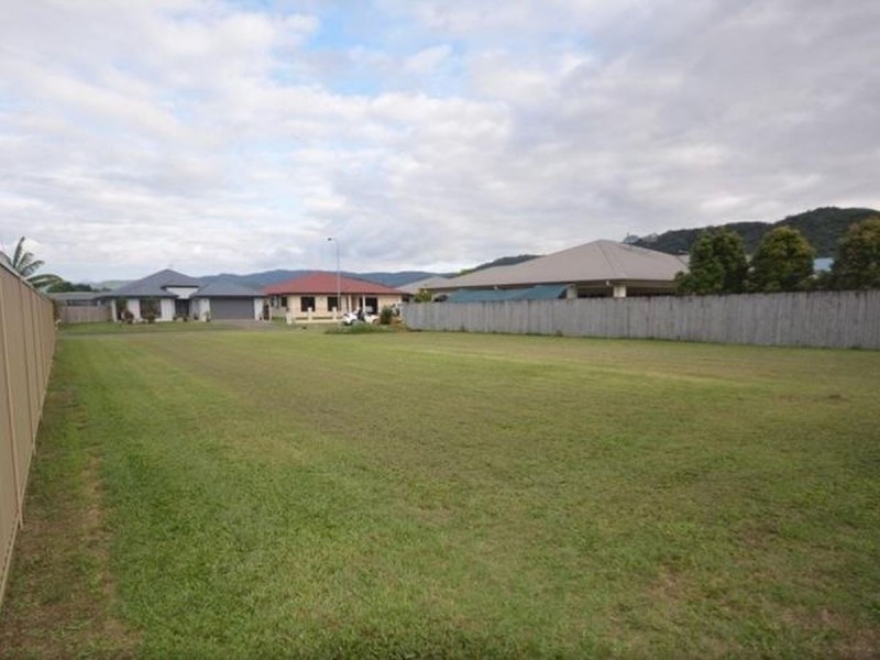 /8 Riflebird Crescent, Mossman QLD 4873