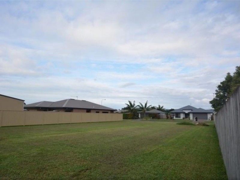 /8 Riflebird Crescent, Mossman QLD 4873
