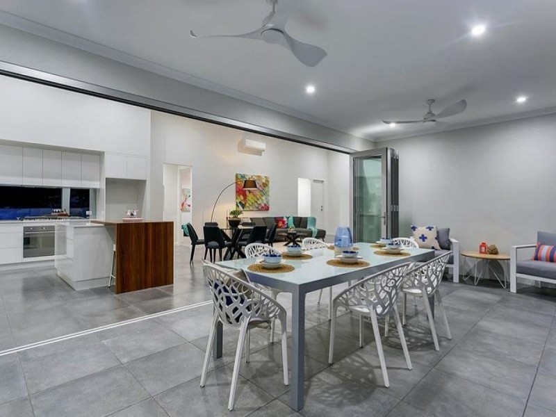 /1 Billingai Close, Palm Cove QLD 4879