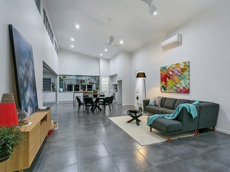 /1 Billingai Close, Palm Cove QLD 4879