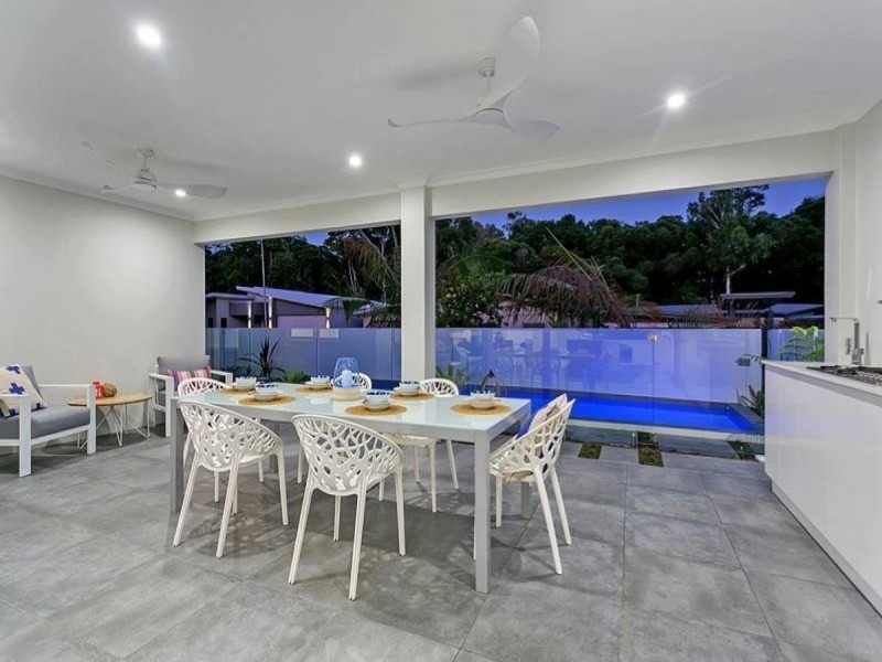 /1 Billingai Close, Palm Cove QLD 4879
