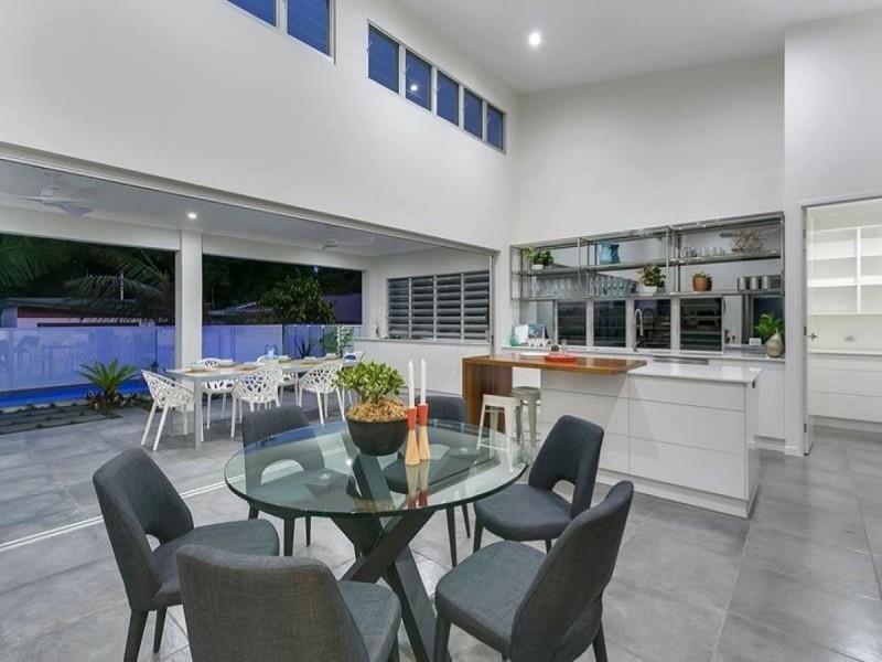 /1 Billingai Close, Palm Cove QLD 4879
