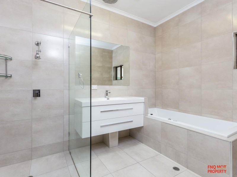 /17 Napier St, Trinity Park QLD 4879